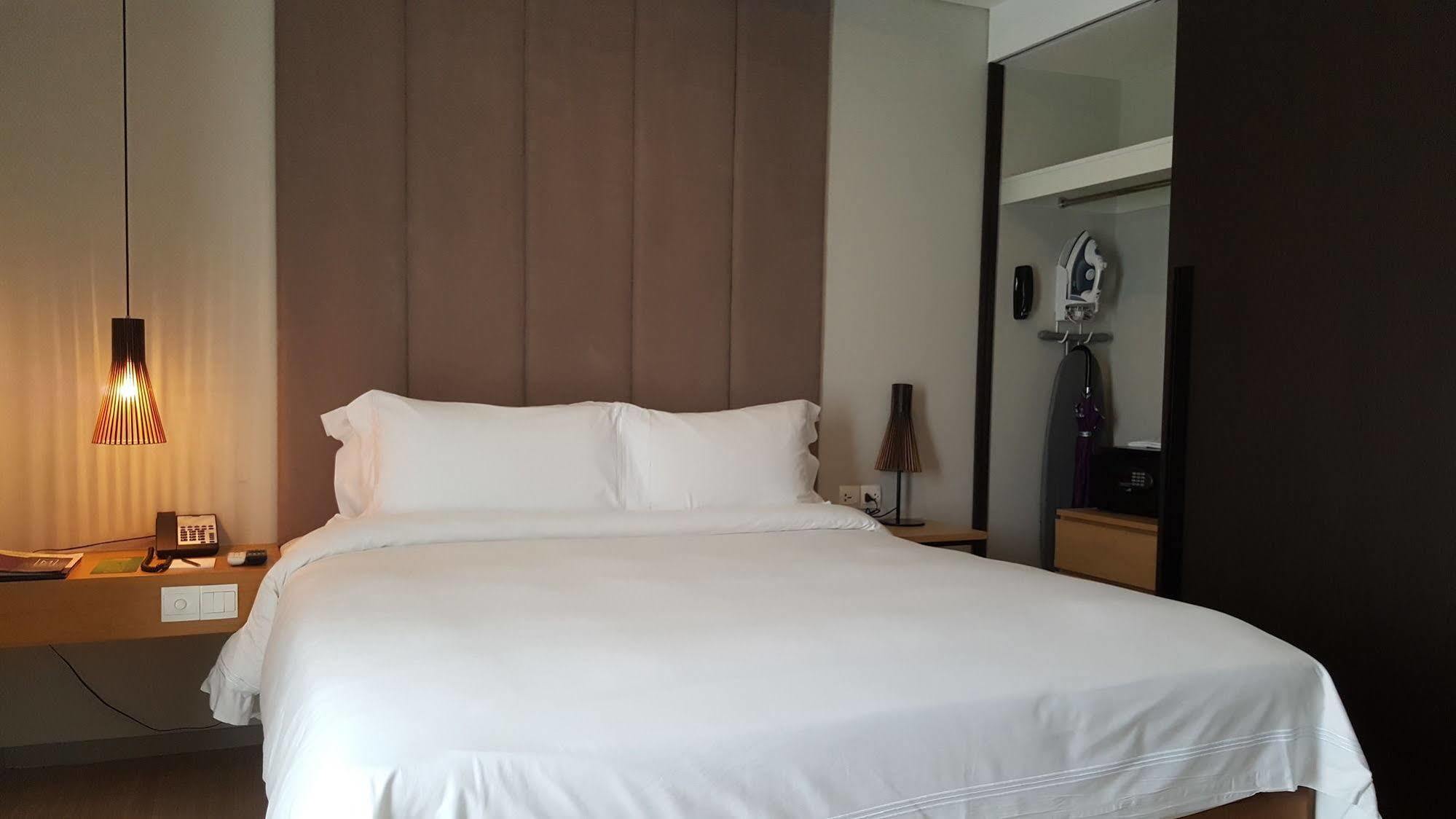 Novotel Living Saigon South Ciudad Ho Chi Minh  Exterior foto